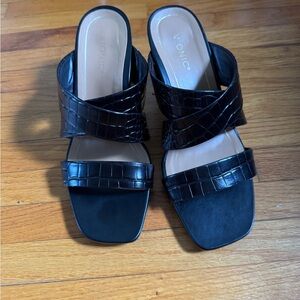 Vionic Black Croc-Patterned Sandals